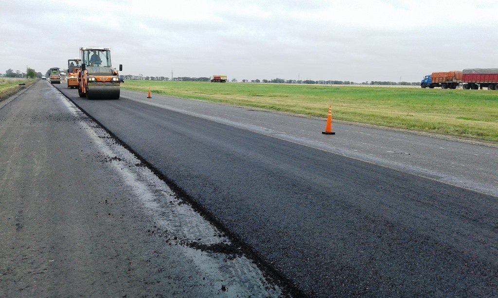 Están realizando trabajos de repavimentación en la Autovía 19