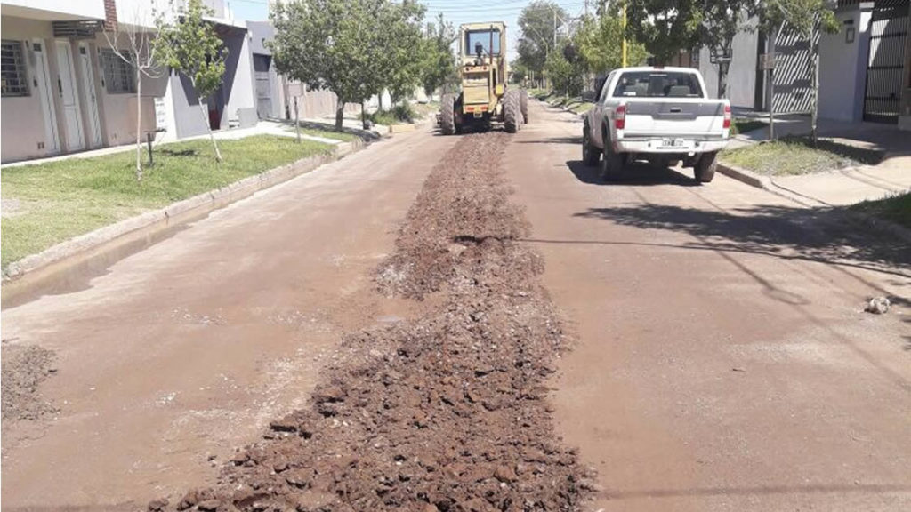 Se utilizó la motoniveladora, el rolo compactador y la aplicación de material con 0.20