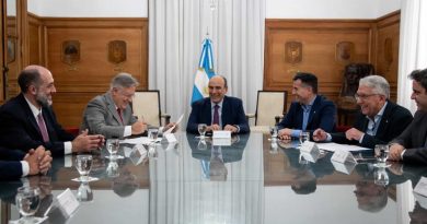 Llaryora firmó con Francos el acuerdo para reactivar la obra pública nacional en la provincia