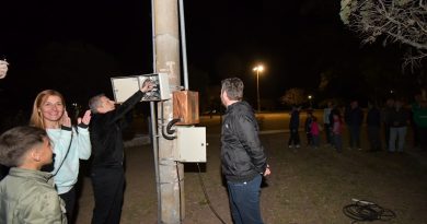 Bernarte inauguró la iluminación de la avenida de los Inmigrantes en Plaza San Francisco