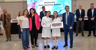 Abanderados y escoltas de la Bandera provincial recibieron la distinción Juan Bautista Bustos